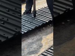 L'équipement lourd est équipé d'un système de liaison de voie, d'une chaîne et d'une douche, de liaison de voie SK07 SK015 SK100 SK200 SK220-1 SK300 SK450