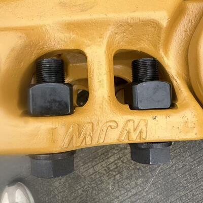 Screws, chains, drive teeth, and screws for the tracks of excavators and bulldozers